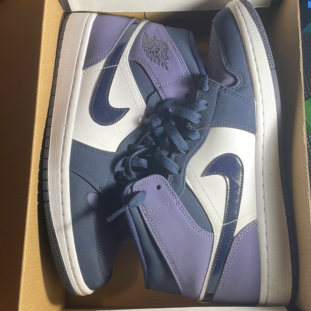 Jordan 1 mid obsidian sanded purple size 9